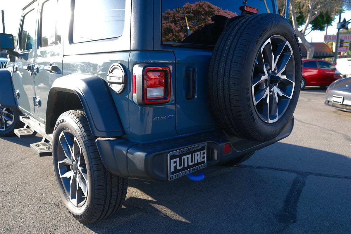 Used 2024 Jeep Wrangler Unlimited w/ Technology Group AWD/4WD image 38