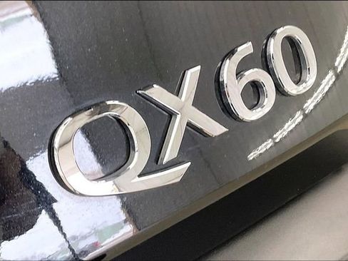 Certified 2025 INFINITI QX60 Luxe w/ Vision Package image 9