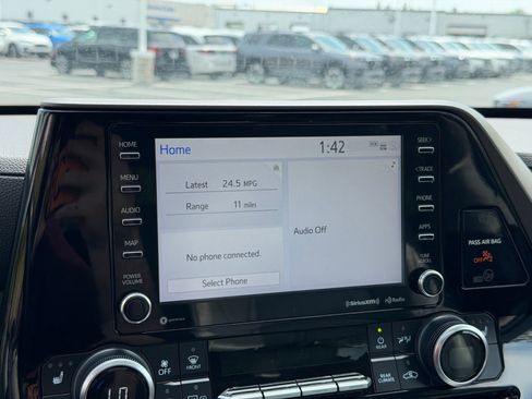 Used 2022 Toyota Highlander XLE AWD/4WD image 23