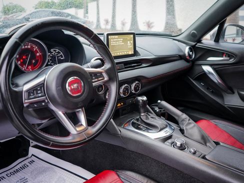 Used 2018 FIAT 124 Spider Abarth w/ Convenience Group image 5