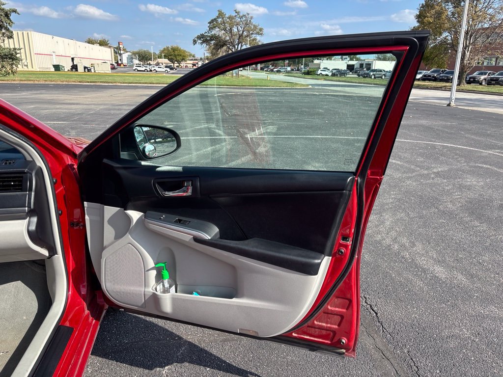 Used 2012 Toyota Camry LE FWD image 24