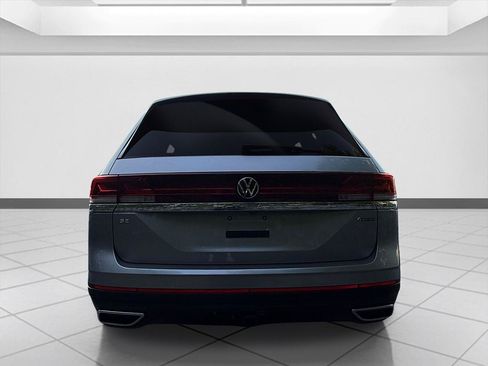Used 2024 Volkswagen Atlas SE AWD/4WD image 4