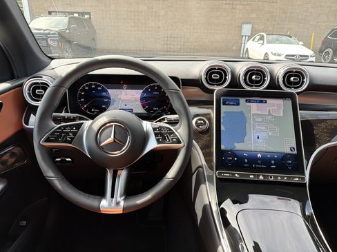 Used 2026 Mercedes-Benz GLC 300 4MATIC image 12