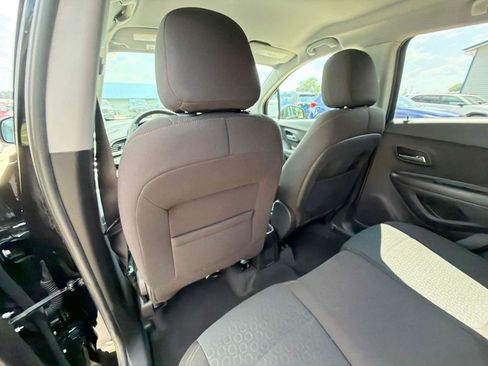 Used 2020 Chevrolet Trax LS w/ Tint and Cruise Package AWD/4WD image 15