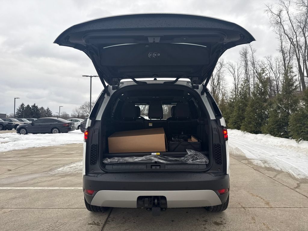 New 2026 Land Rover Discovery S AWD/4WD image 9