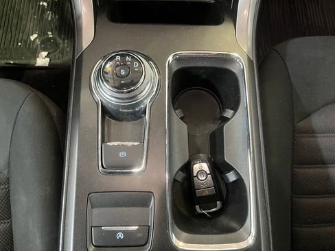 Used 2018 Ford Fusion SE w/ Fusion SE Technology Package image 14