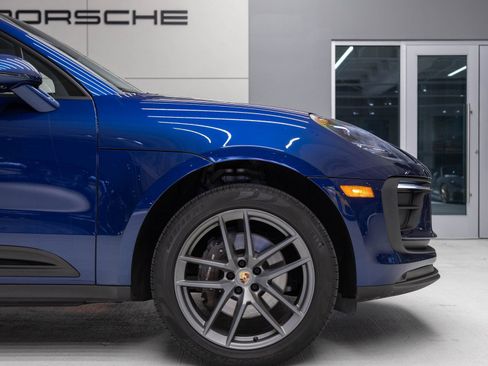 Certified 2024 Porsche Macan image 11