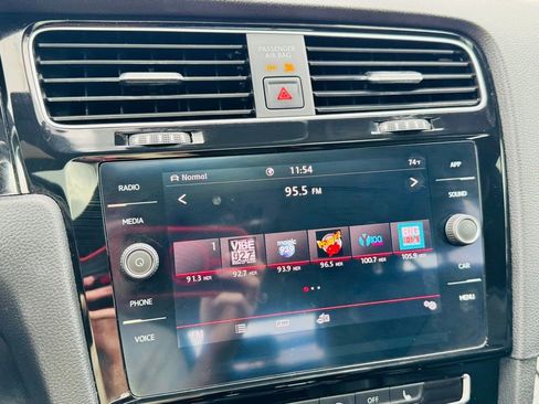 Used 2020 Volkswagen GTI SE image 19