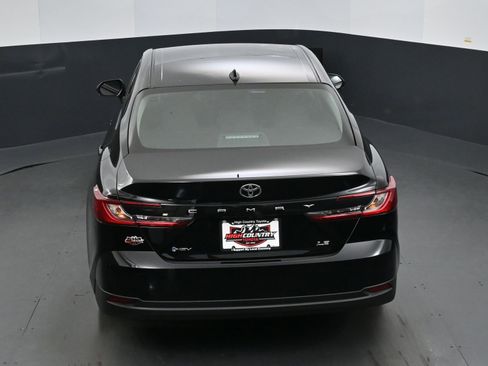 Used 2025 Toyota Camry LE image 31