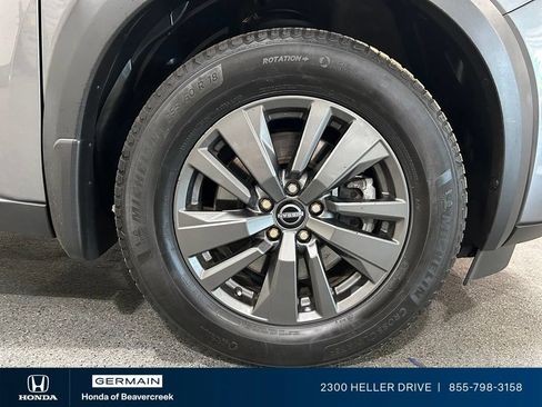 Used 2022 Nissan Pathfinder SV AWD/4WD image 12
