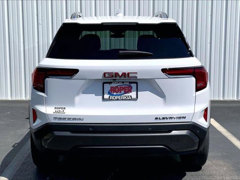 Used 2025 GMC Terrain Elevation w/ Elevation Premium Package FWD image 4