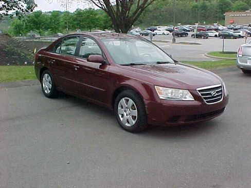 Used 2010 Hyundai Sonata GLS FWD image 2