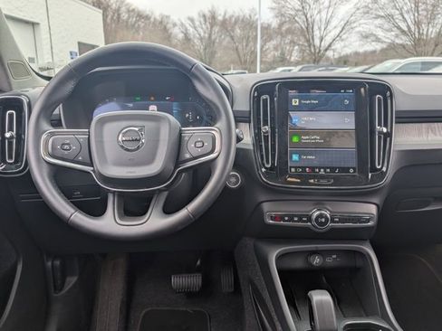 Used 2025 Volvo XC40 B5 Core image 16