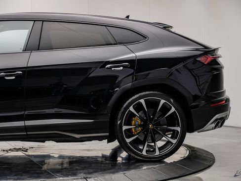 Used 2022 Lamborghini Urus AWD/4WD image 9