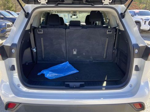 Used 2022 Toyota Highlander L image 9