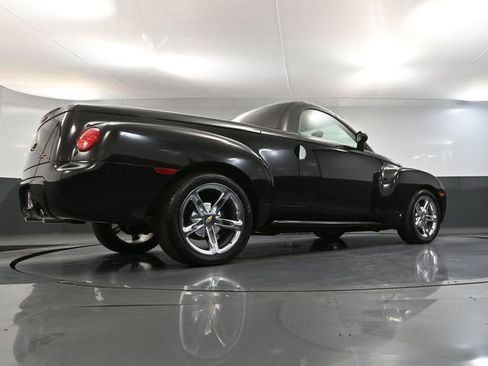 Used 2006 Chevrolet SSR w/ Preferred Equipment Group RWD image 39