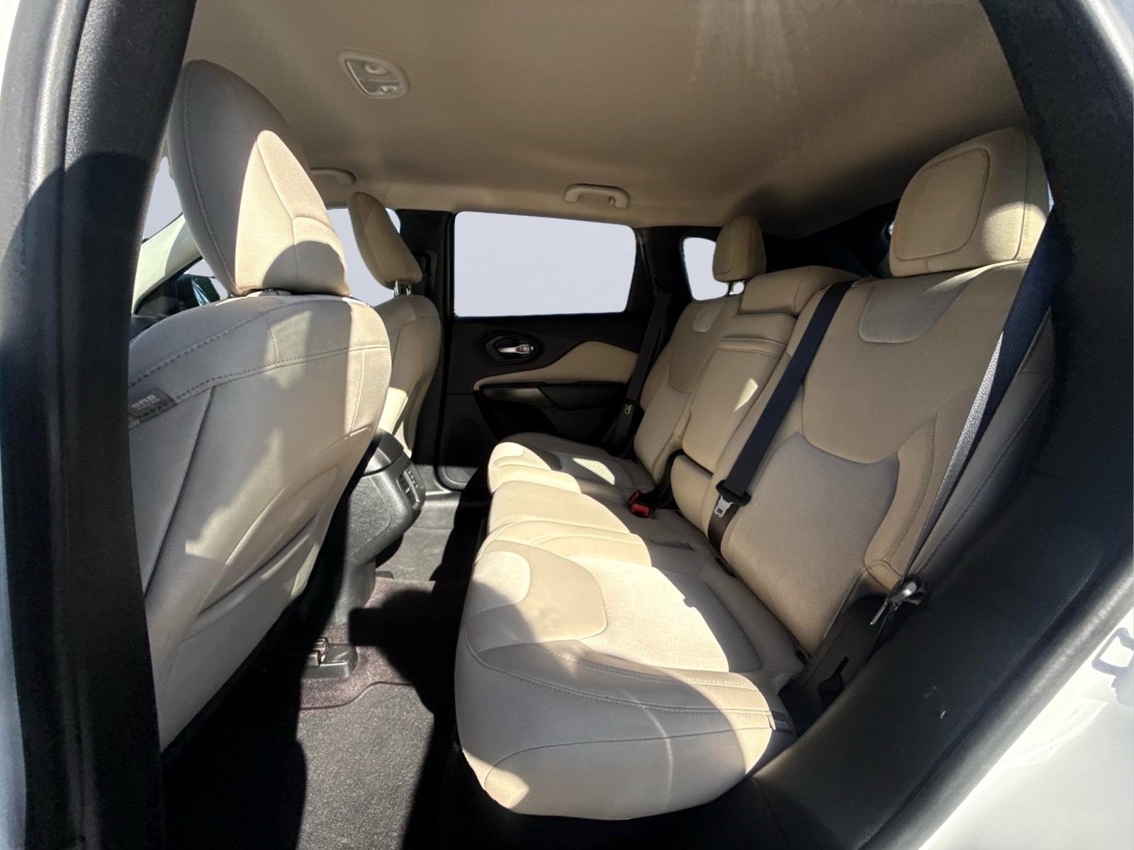 Used 2016 Jeep Cherokee Sport AWD/4WD image 15