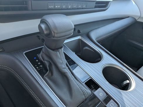 Used 2025 Toyota Sienna LE image 19