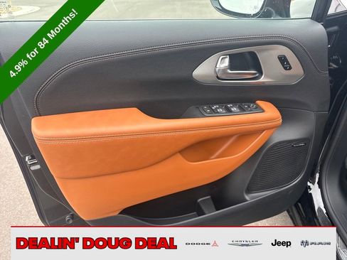 New 2026 Chrysler Pacifica Pinnacle image 10