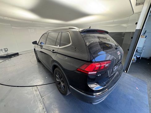 Used 2023 Volkswagen Tiguan SE w/ Panoramic Sunroof Package image 3