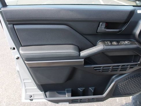 Used 2025 Toyota 4Runner SR5 AWD/4WD image 18