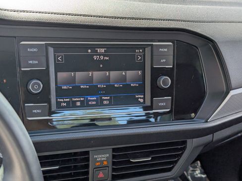 Used 2020 Volkswagen Jetta SE w/ SE Cold Weather Package image 19