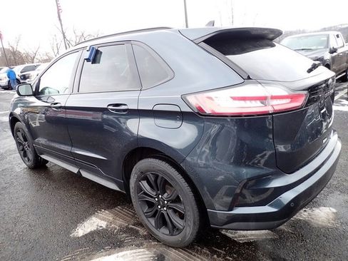 Used 2022 Ford Edge SE w/ Black Appearance Package image 5