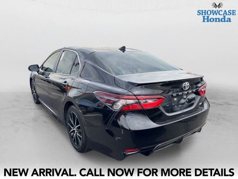 Used 2023 Toyota Camry SE image 4