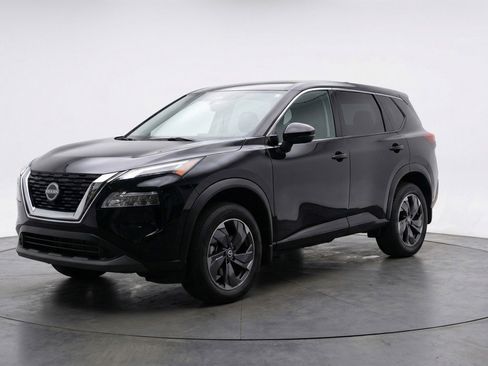 Used 2025 Nissan Rogue SV image 3