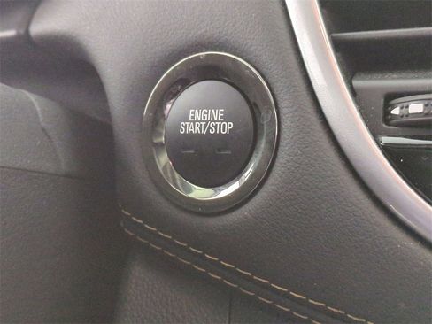 Used 2022 Chevrolet Trax LT w/ LT Convenience Package image 16