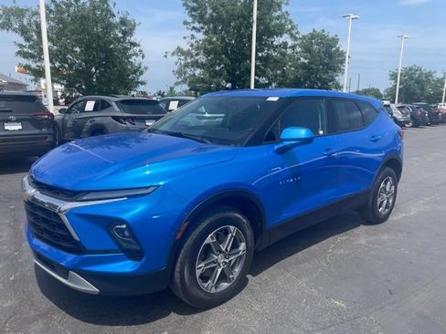Used 2025 Chevrolet Blazer LT FWD image 5