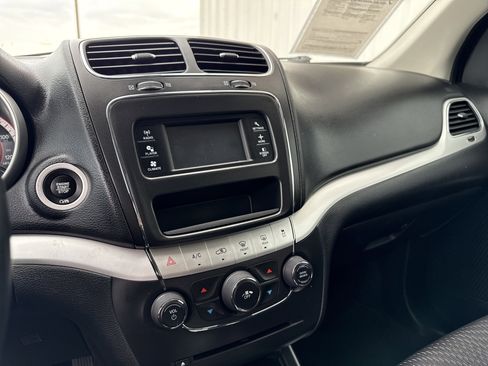 Used 2018 Dodge Journey SE w/ Popular Equipment Group image 16