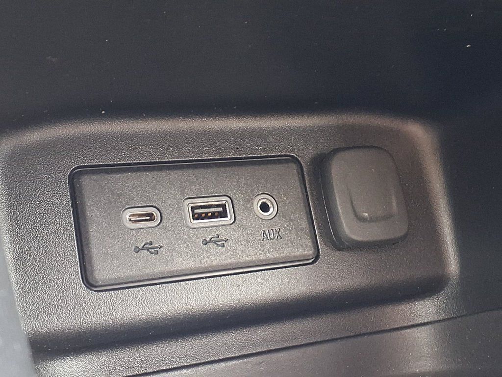 Used 2019 Chevrolet Equinox LT w/ Driver Convenience Package FWD image 23