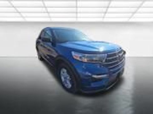 Used 2023 Ford Explorer XLT w/ Equipment Group 202A AWD/4WD image 3