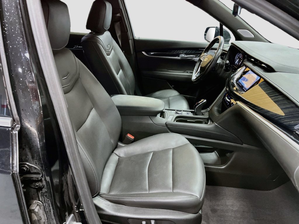 Used 2024 Cadillac XT6 Premium Luxury w/ Technology Package AWD/4WD image 31