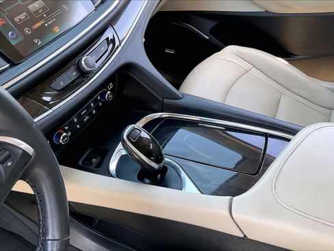 Used 2019 Buick Enclave Premium image 16
