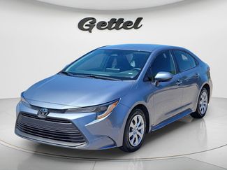 Used 2023 Toyota Corolla LE video 1