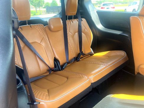 Used 2022 Chrysler Pacifica Pinnacle AWD/4WD image 18