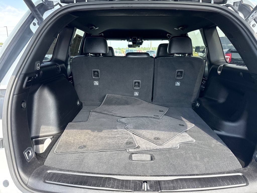 Used 2025 Jeep Grand Cherokee Altitude AWD/4WD image 23