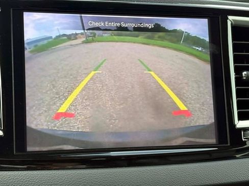 Certified 2023 Chrysler Pacifica Touring-L FWD image 27