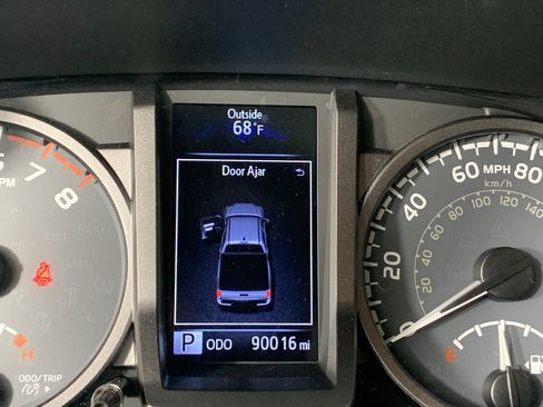 Used 2016 Toyota Tacoma TRD Sport RWD image 24