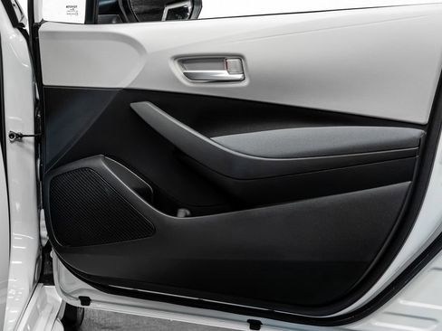 Used 2021 Toyota Corolla LE image 19