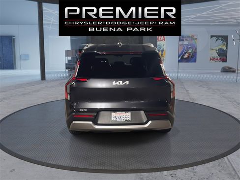 Used 2024 Kia EV9 Wind image 7