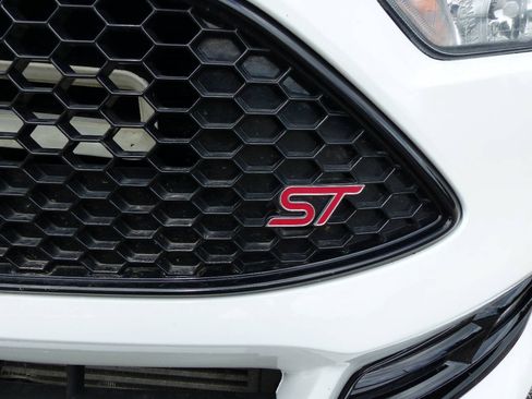 Used 2017 Ford Focus ST FWD image 15