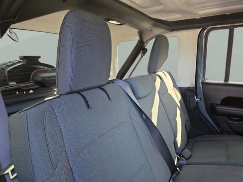 Used 2024 Jeep Wrangler Unlimited Rubicon w/ XTREMEE 35" Tire Package image 32