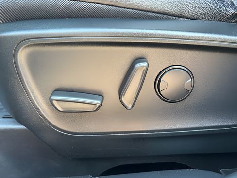 Used 2020 Ford Escape Titanium AWD/4WD image 17