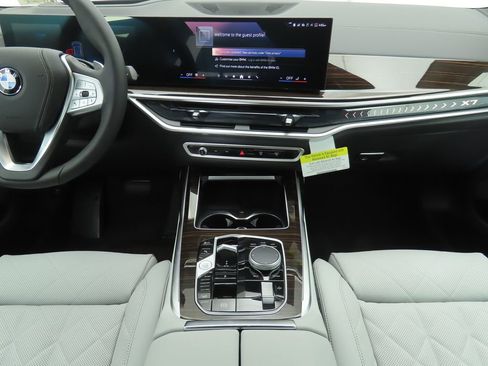 New 2026 BMW X7 xDrive40i w/ Premium Package image 13
