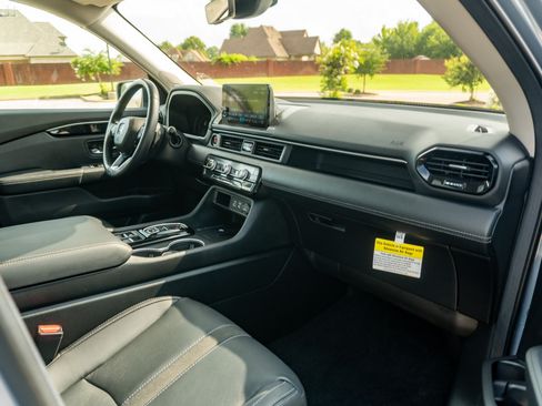 Used 2025 Honda Pilot Touring image 20