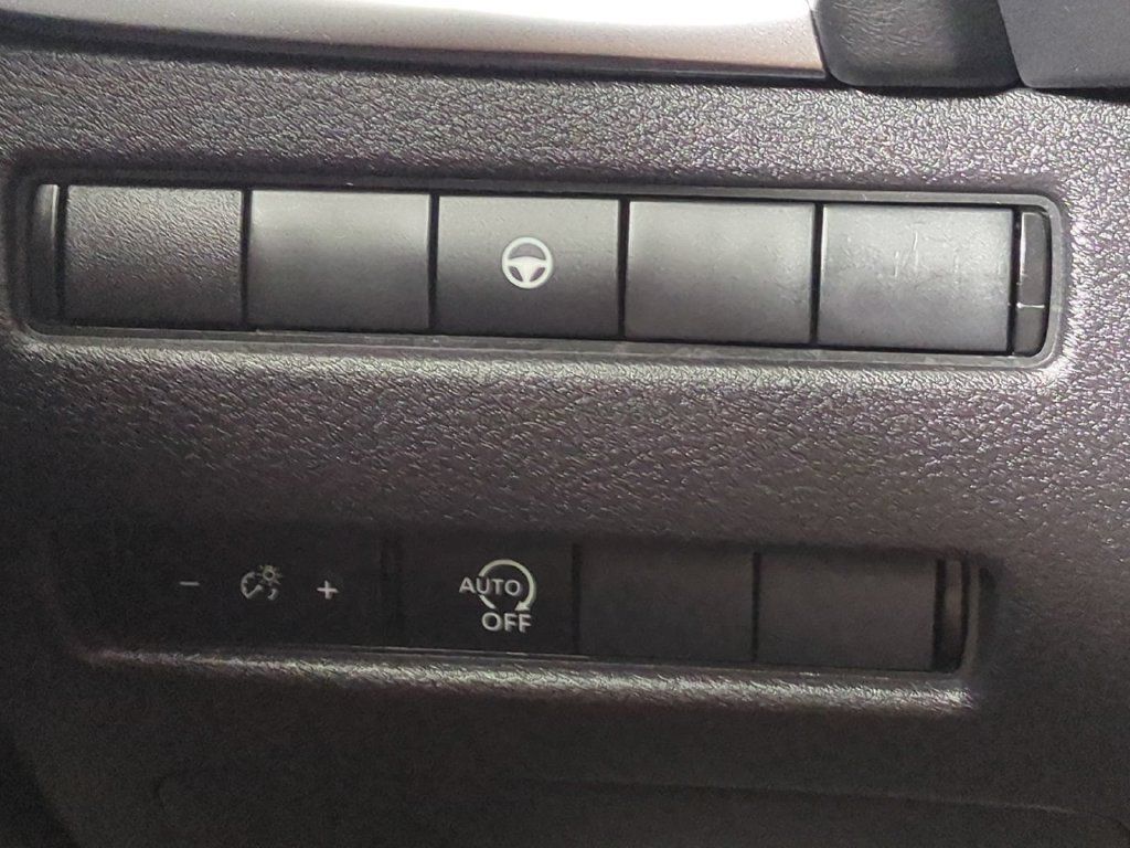 Used 2023 Nissan Rogue SV FWD image 26
