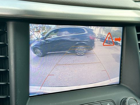 Used 2018 GMC Acadia SLE w/ Driver Alert Package I image 14